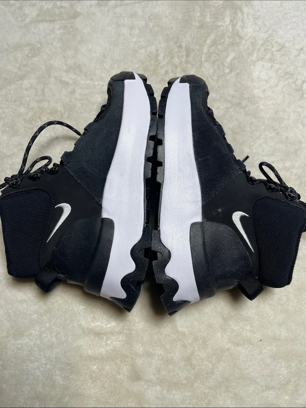 Nike City Classic Black and White Women's Trail Sneakers Size 5